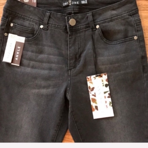 Raw Hem Ankle Jeans Black - Picture 4 of 7